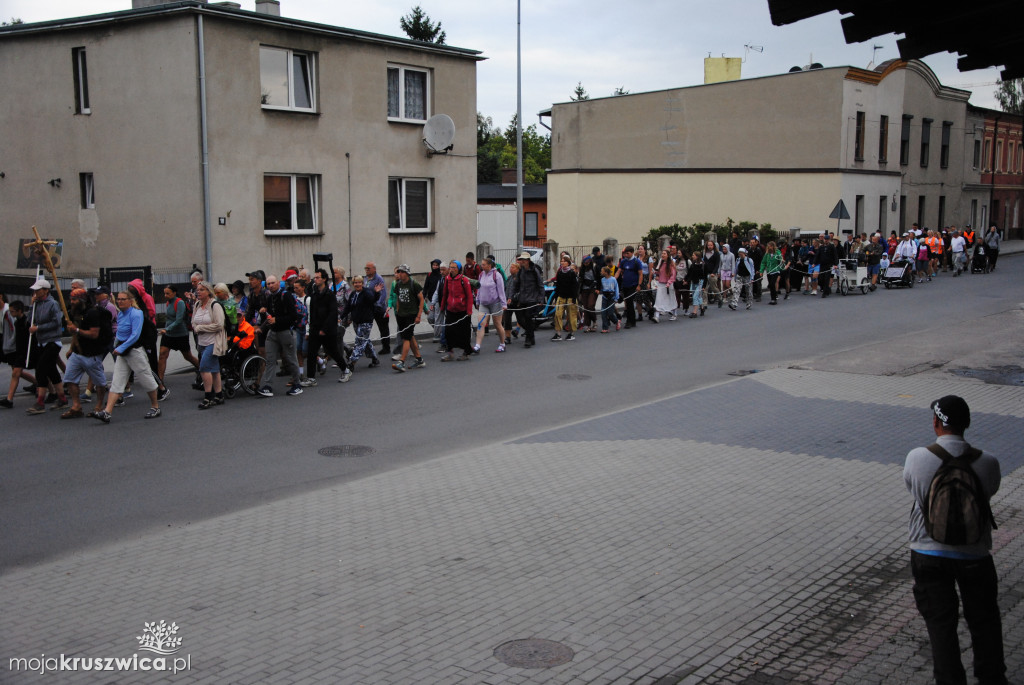 Pielgrzymi wyruszyli z parafii św. Teresy od Dzieciątka Jezus w Kruszwicy