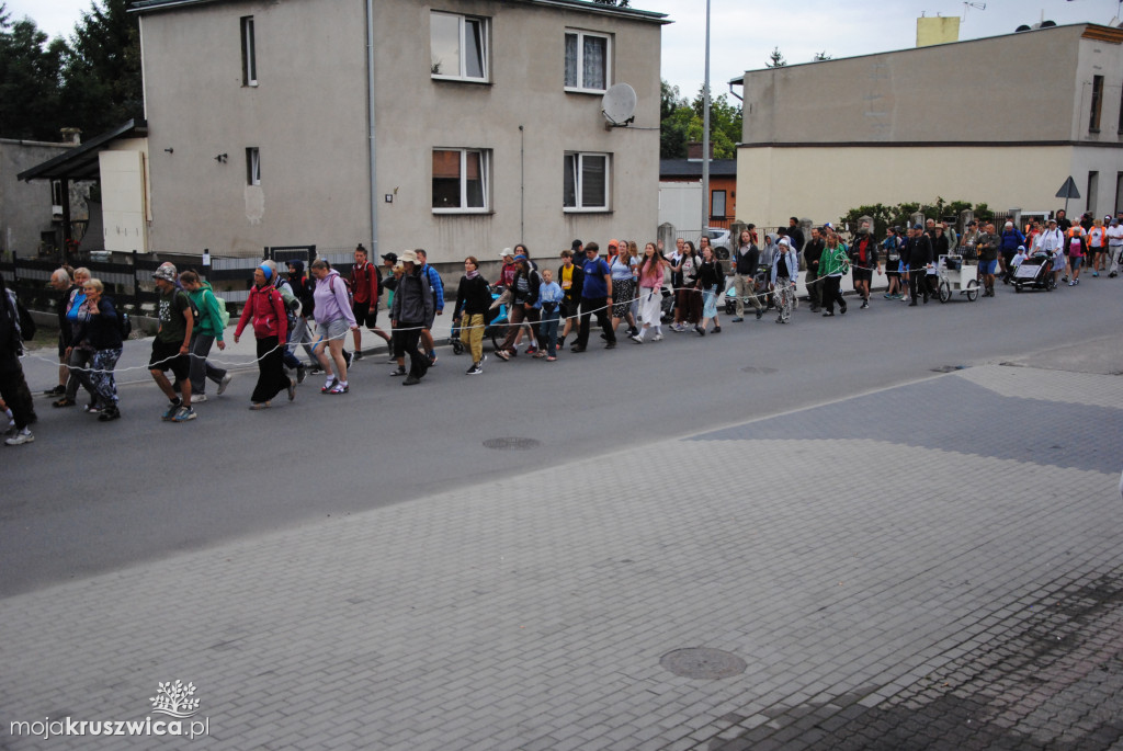 Pielgrzymi wyruszyli z parafii św. Teresy od Dzieciątka Jezus w Kruszwicy