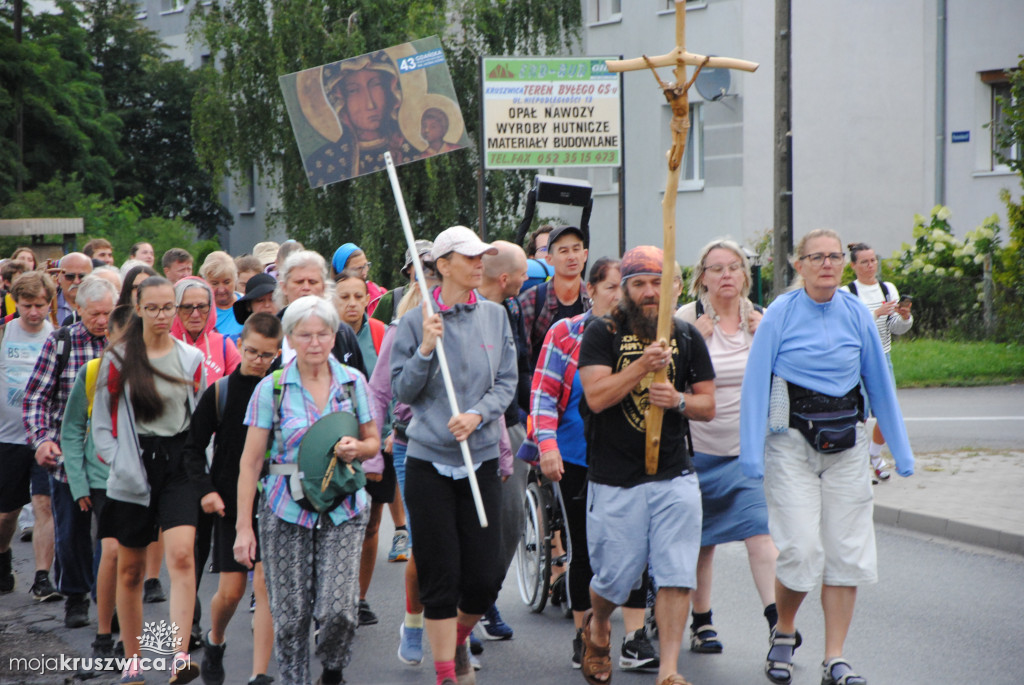 Pielgrzymi wyruszyli z parafii św. Teresy od Dzieciątka Jezus w Kruszwicy