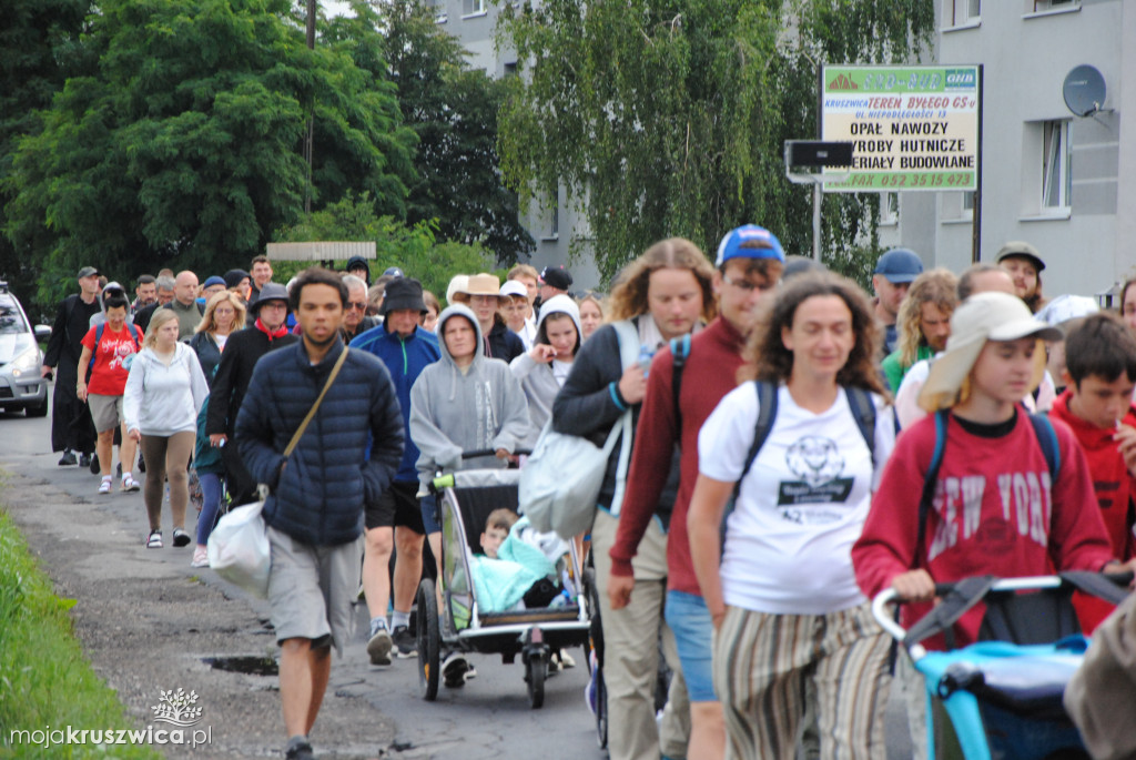Pielgrzymi wyruszyli z parafii św. Teresy od Dzieciątka Jezus w Kruszwicy