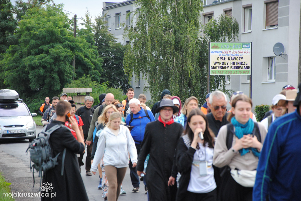 Pielgrzymi wyruszyli z parafii św. Teresy od Dzieciątka Jezus w Kruszwicy