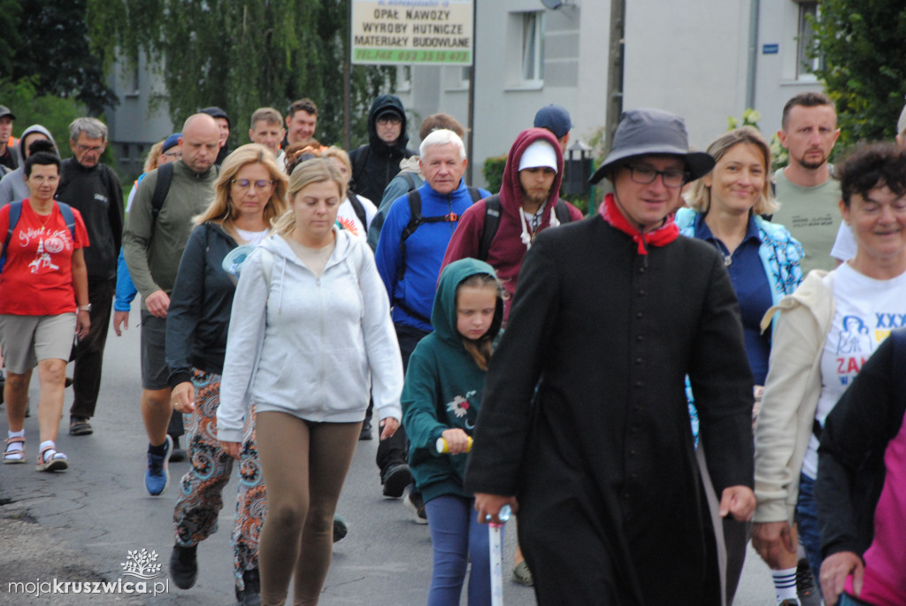 Pielgrzymi wyruszyli z parafii św. Teresy od Dzieciątka Jezus w Kruszwicy