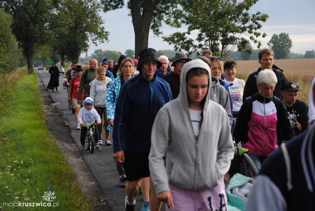 Pielgrzymi wyruszyli z parafii św. Teresy od Dzieciątka Jezus w Kruszwicy