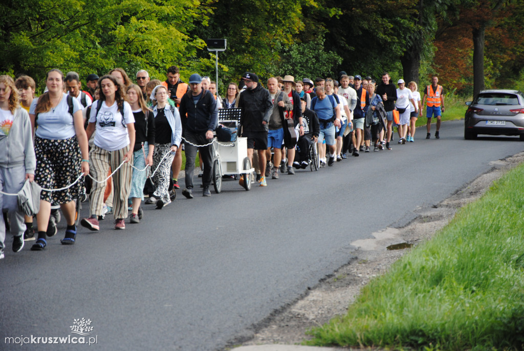 Pielgrzymi wyruszyli z parafii św. Teresy od Dzieciątka Jezus w Kruszwicy