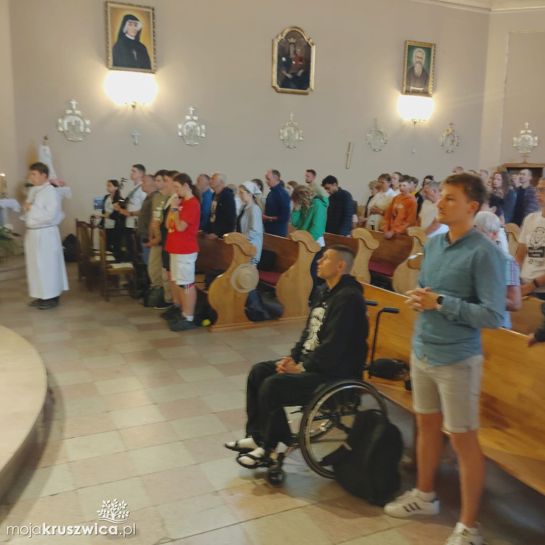 Pielgrzymi wyruszyli z parafii św. Teresy od Dzieciątka Jezus w Kruszwicy