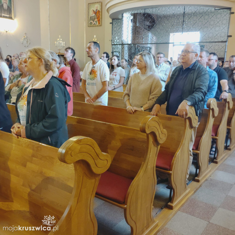 Pielgrzymi wyruszyli z parafii św. Teresy od Dzieciątka Jezus w Kruszwicy