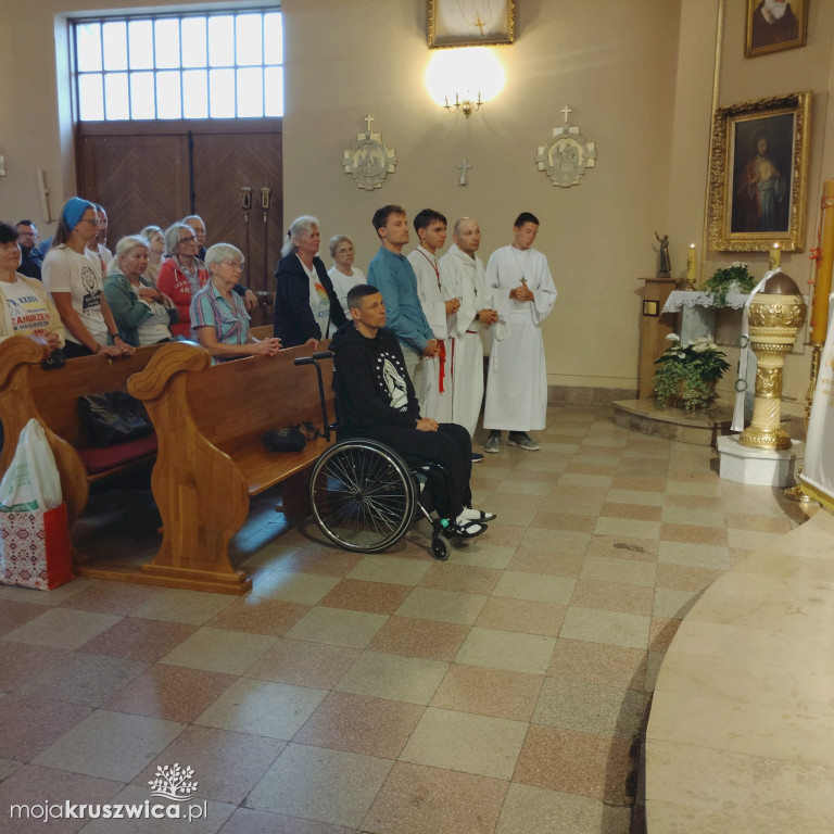 Pielgrzymi wyruszyli z parafii św. Teresy od Dzieciątka Jezus w Kruszwicy