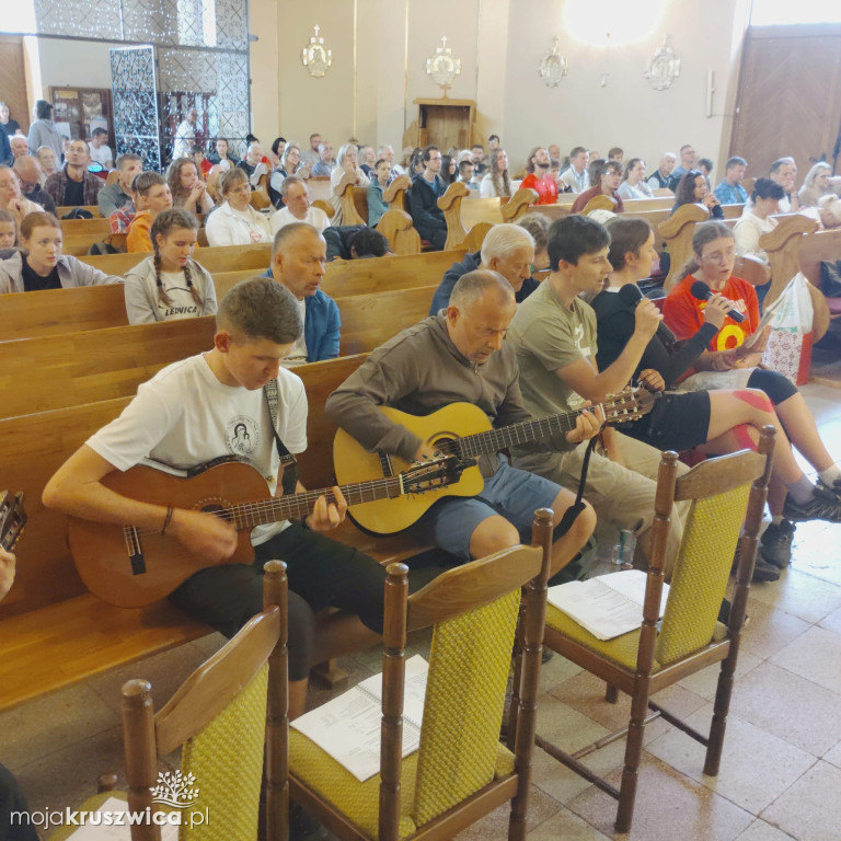Pielgrzymi wyruszyli z parafii św. Teresy od Dzieciątka Jezus w Kruszwicy