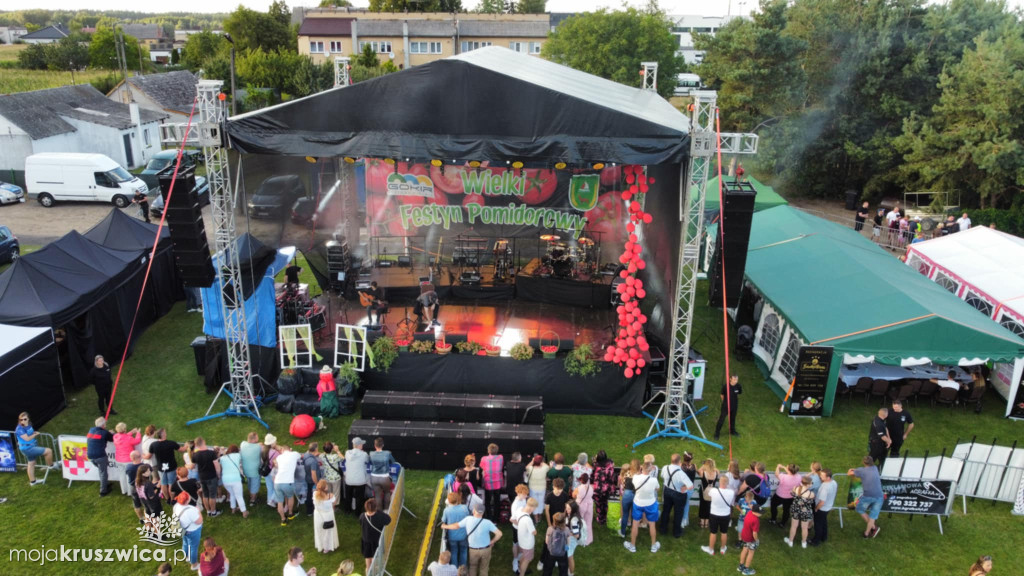 W Jeziorach Wielkich trwa XXI Wielki Festyn Pomidorowy [FOTO]