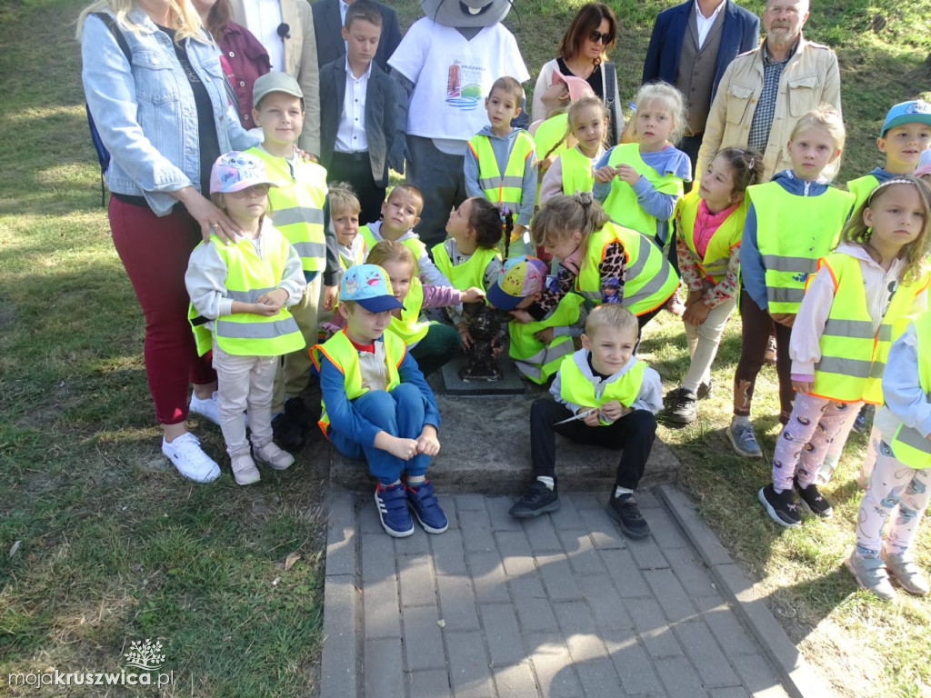 Mała mysz pojawiła się pod zamkowym wzgórzem [ZDJĘCIA]