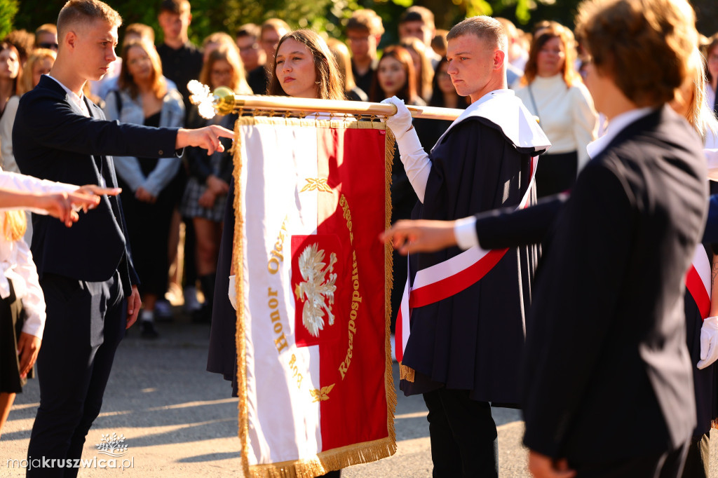 Powiat Inowrocławski: Naukę rozpoczęło ponad 5900 uczniów i słuchaczy [FOTO]