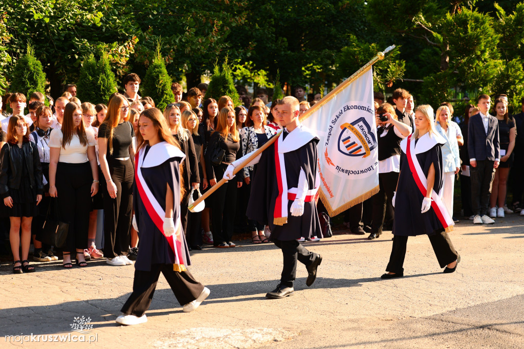 Powiat Inowrocławski: Naukę rozpoczęło ponad 5900 uczniów i słuchaczy [FOTO]