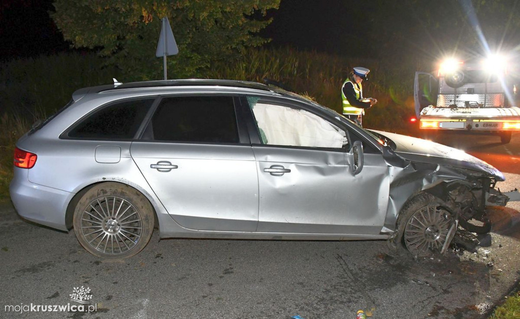 Trzy osoby w szpitalu po dachowaniu audi
