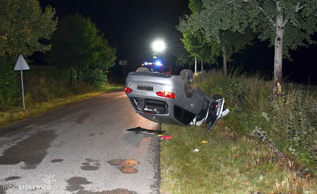 Trzy osoby w szpitalu po dachowaniu audi