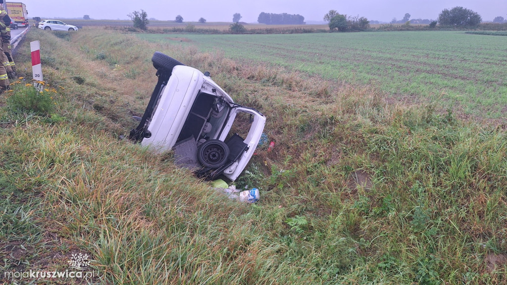 W Gocanowie doszło do dachowania samochodu osobowego [ZDJĘCIA]