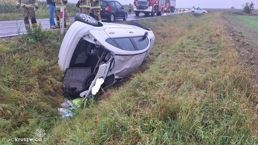 W Gocanowie doszło do dachowania samochodu osobowego [ZDJĘCIA]