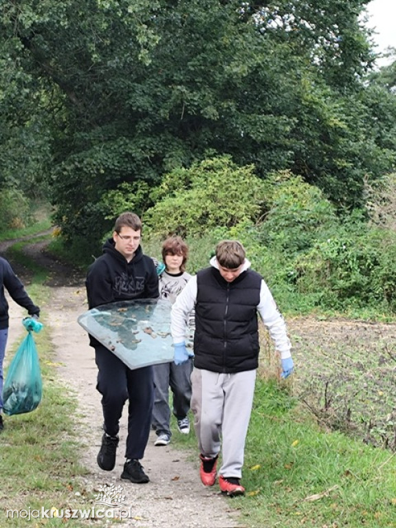 W Polanowicach ruszyli sprzątać świat