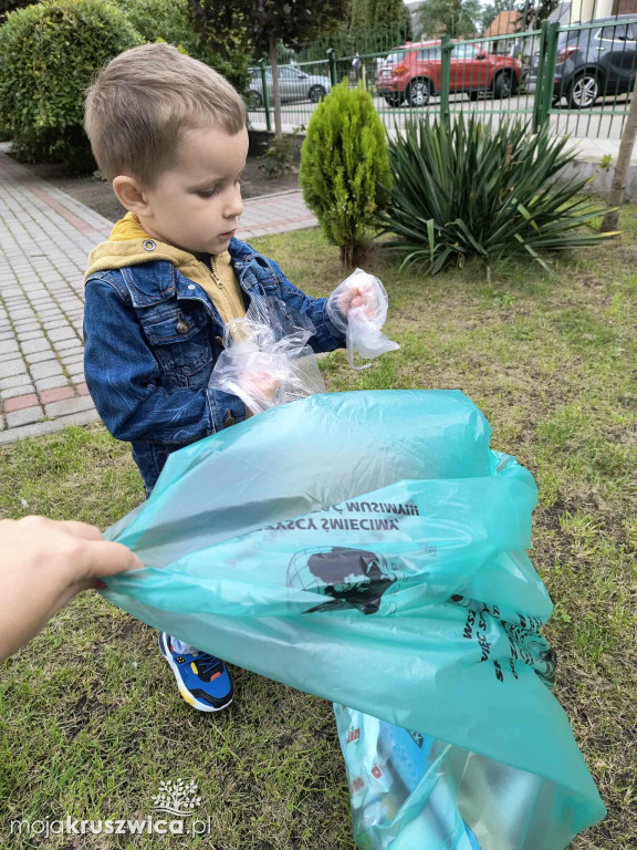 W Polanowicach ruszyli sprzątać świat