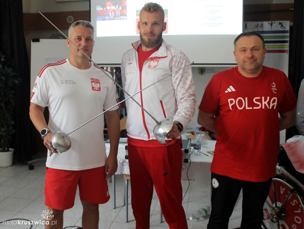 Spotkanie z paraolimpijczykami i szermierzami w Kruszwicy