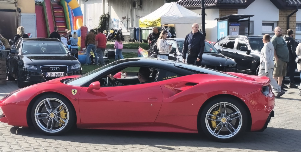 Trwa Auto Show - End of Summer w Kruszwicy [FOTO]