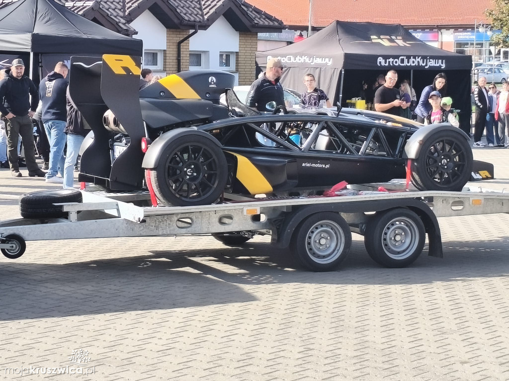 Trwa Auto Show - End of Summer w Kruszwicy [FOTO]