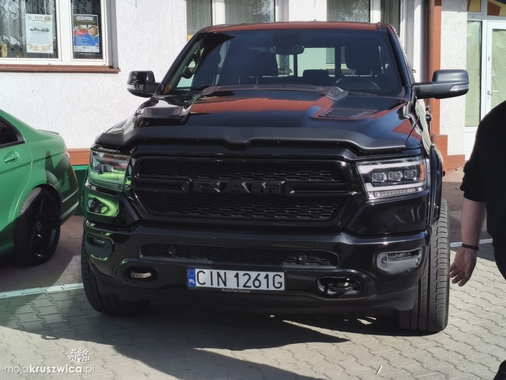 Trwa Auto Show - End of Summer w Kruszwicy [FOTO]