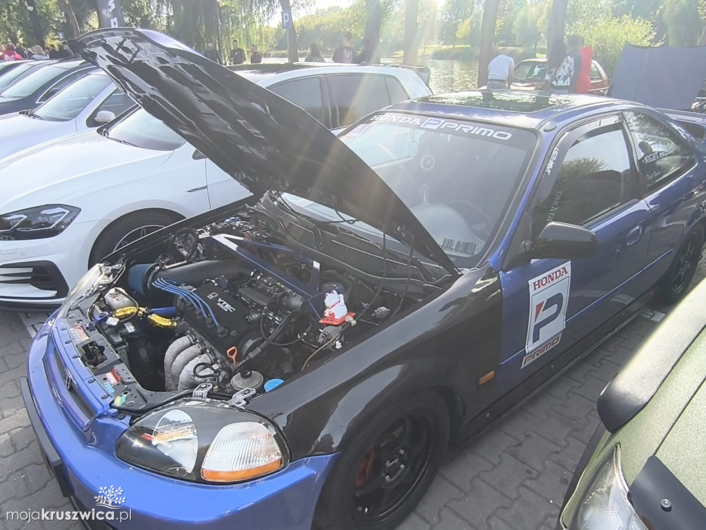 Trwa Auto Show - End of Summer w Kruszwicy [FOTO]