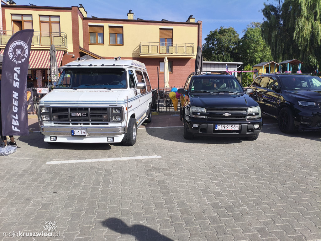 Trwa Auto Show - End of Summer w Kruszwicy [FOTO]