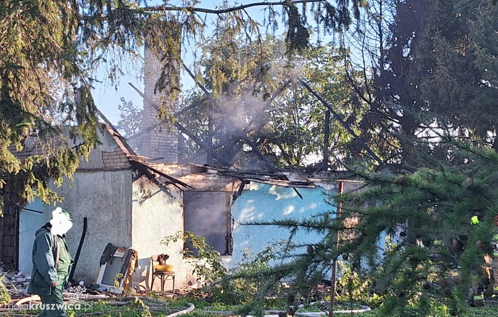Giżewo: Pożar domu jednorodzinnego. Strażacy walczyli z ogniem [FOTO]