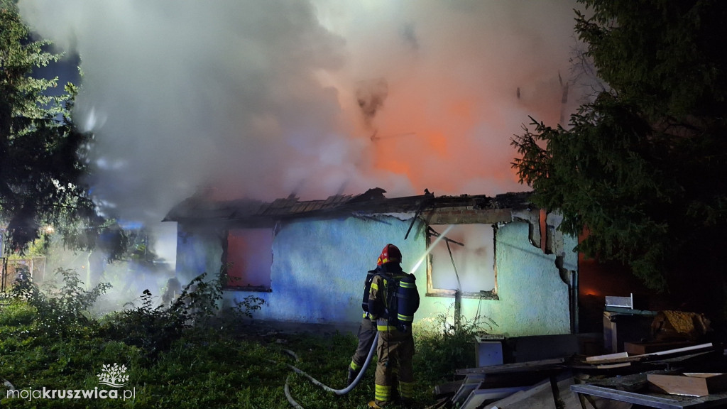 Giżewo: Pożar domu jednorodzinnego. Strażacy walczyli z ogniem [FOTO]