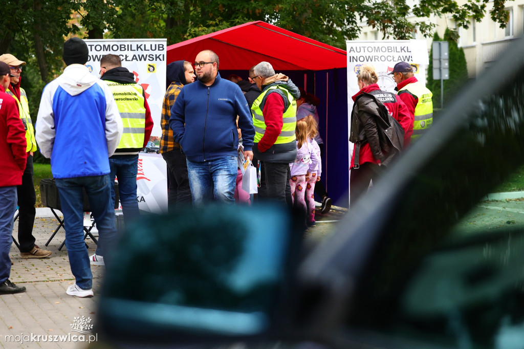 Turystyczny Rajd Samochodowy wystartował z Mątw [FOTO]