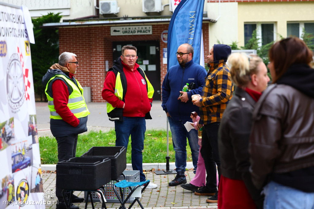 Turystyczny Rajd Samochodowy wystartował z Mątw [FOTO]