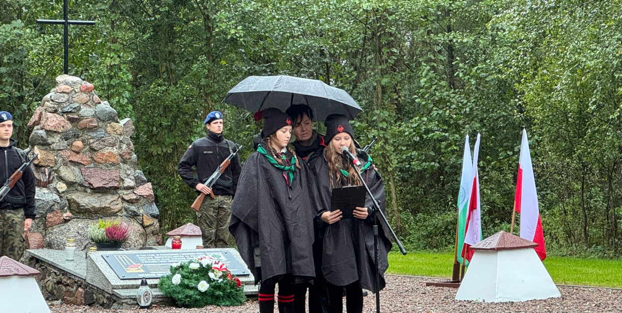 Rożniaty pod Kruszwicą. Upamiętniliśmy ofiary tragicznego października [ZDJĘCIA]