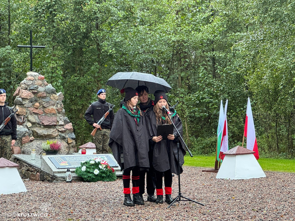 Rożniaty pod Kruszwicą. Upamiętniliśmy ofiary tragicznego października [ZDJĘCIA]