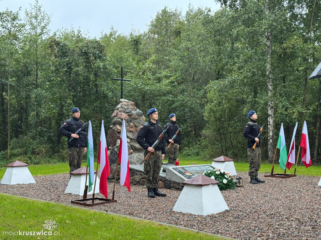 Rożniaty pod Kruszwicą. Upamiętniliśmy ofiary tragicznego października [ZDJĘCIA]