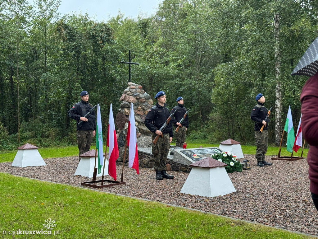 Rożniaty pod Kruszwicą. Upamiętniliśmy ofiary tragicznego października [ZDJĘCIA]