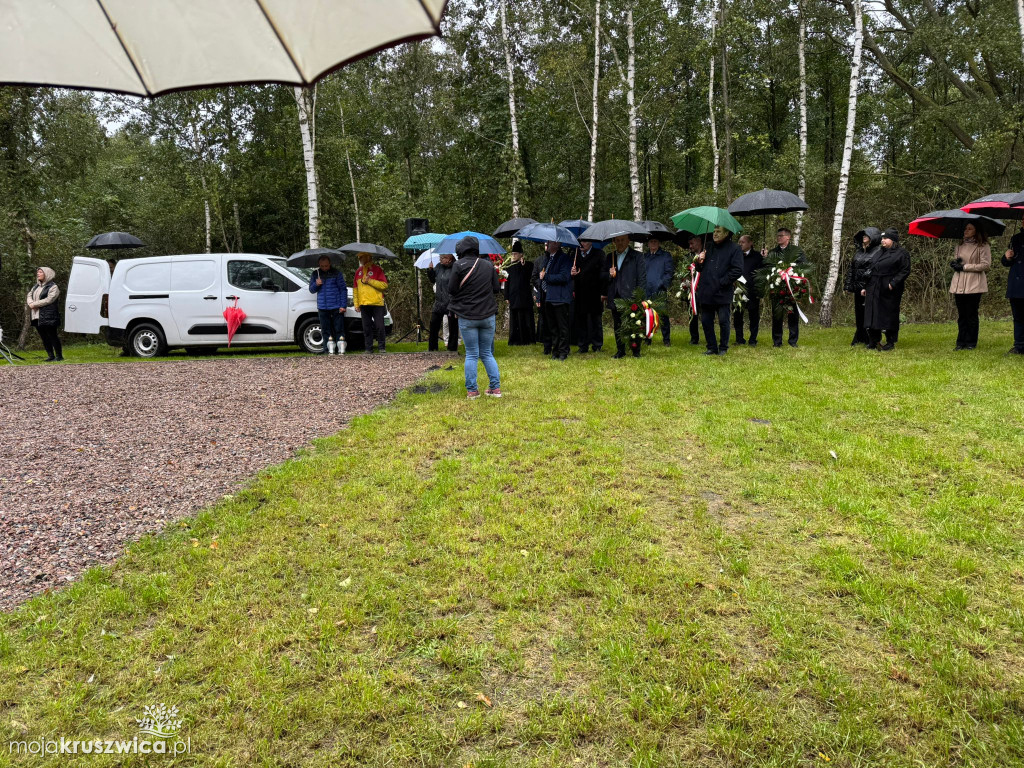 Rożniaty pod Kruszwicą. Upamiętniliśmy ofiary tragicznego października [ZDJĘCIA]