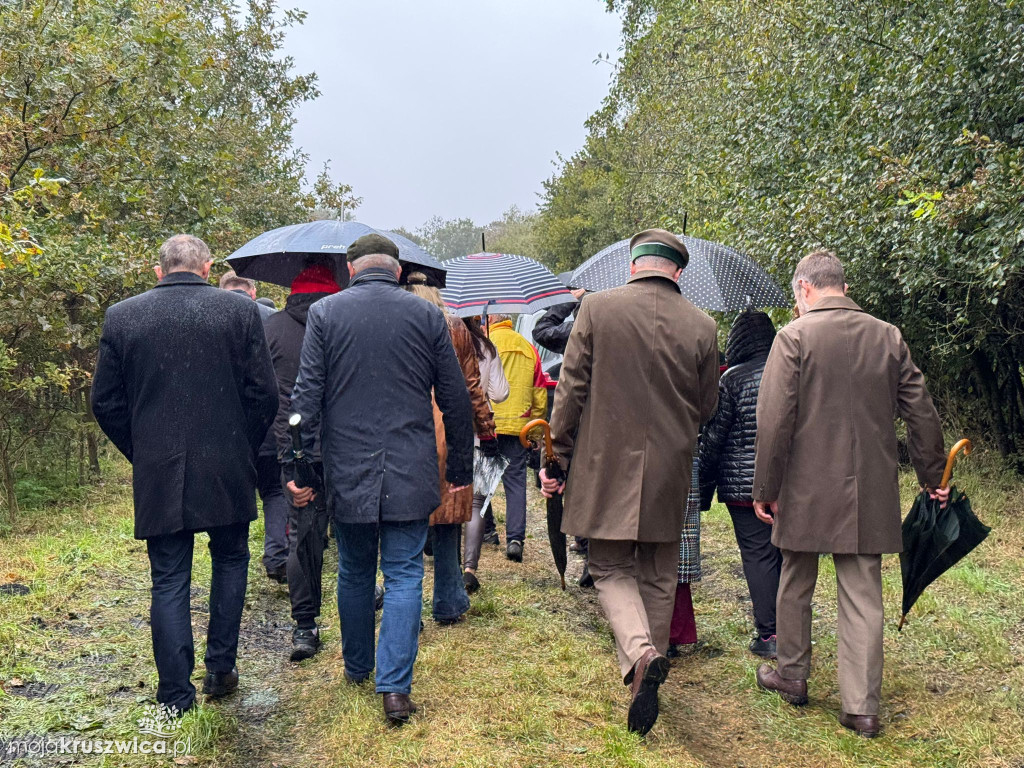 Rożniaty pod Kruszwicą. Upamiętniliśmy ofiary tragicznego października [ZDJĘCIA]