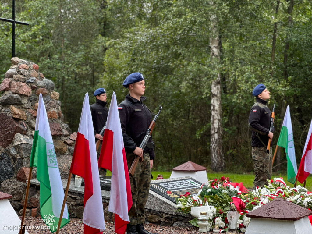 Rożniaty pod Kruszwicą. Upamiętniliśmy ofiary tragicznego października [ZDJĘCIA]