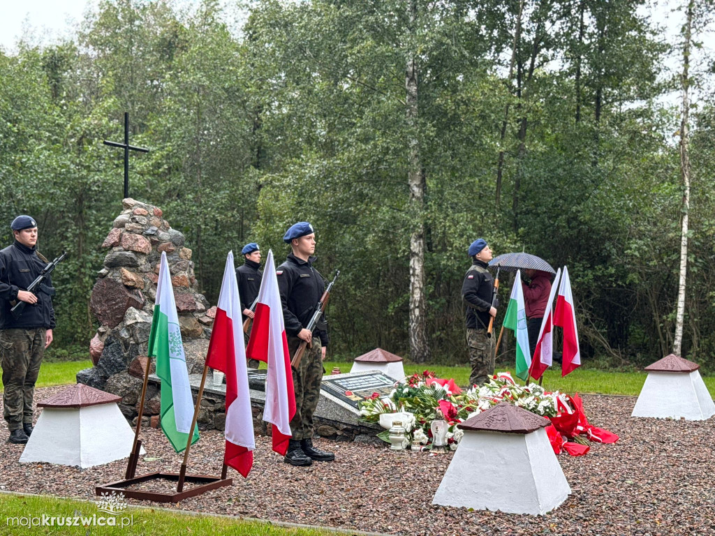 Rożniaty pod Kruszwicą. Upamiętniliśmy ofiary tragicznego października [ZDJĘCIA]