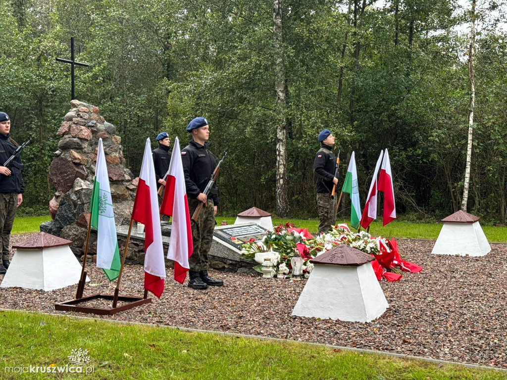 Rożniaty pod Kruszwicą. Upamiętniliśmy ofiary tragicznego października [ZDJĘCIA]