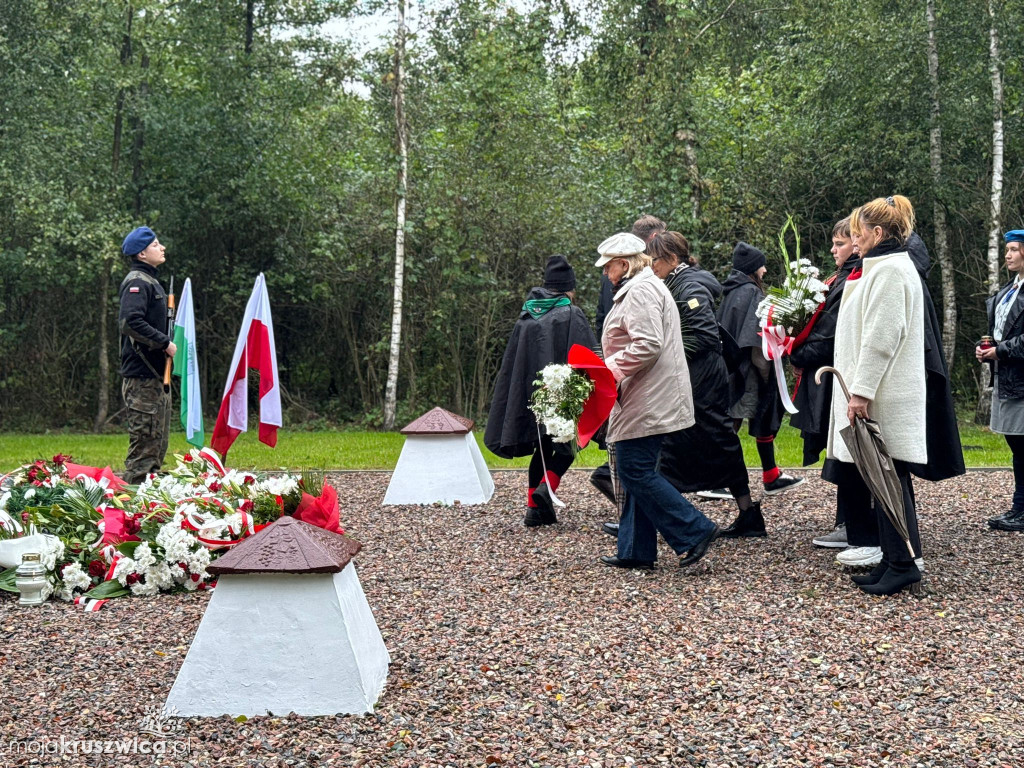 Rożniaty pod Kruszwicą. Upamiętniliśmy ofiary tragicznego października [ZDJĘCIA]