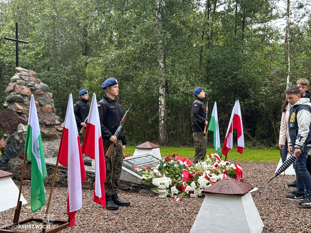 Rożniaty pod Kruszwicą. Upamiętniliśmy ofiary tragicznego października [ZDJĘCIA]