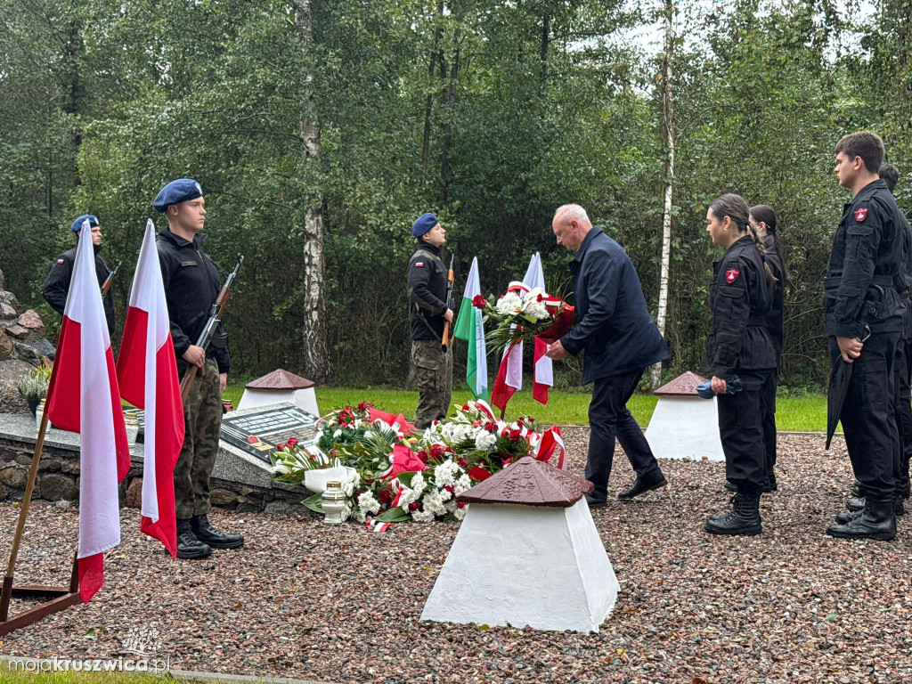 Rożniaty pod Kruszwicą. Upamiętniliśmy ofiary tragicznego października [ZDJĘCIA]