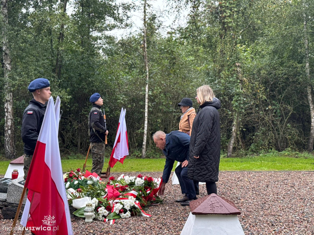 Rożniaty pod Kruszwicą. Upamiętniliśmy ofiary tragicznego października [ZDJĘCIA]