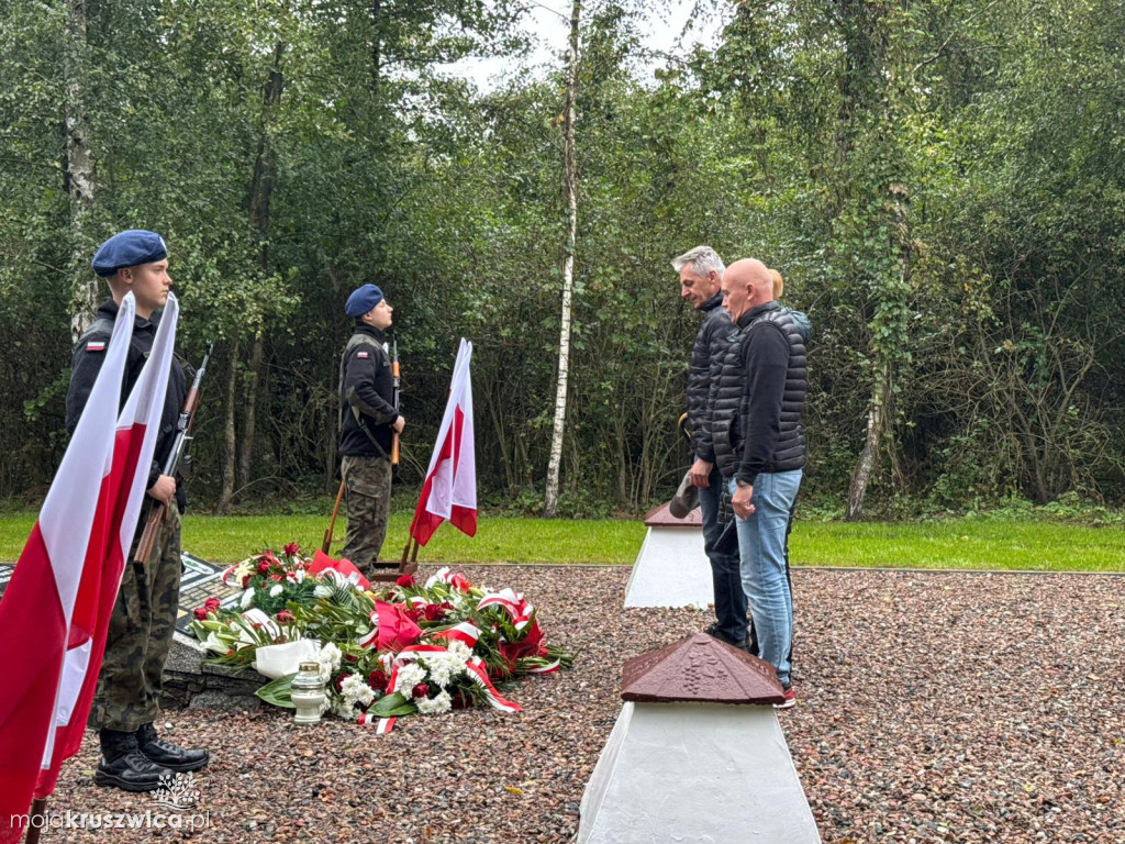 Rożniaty pod Kruszwicą. Upamiętniliśmy ofiary tragicznego października [ZDJĘCIA]