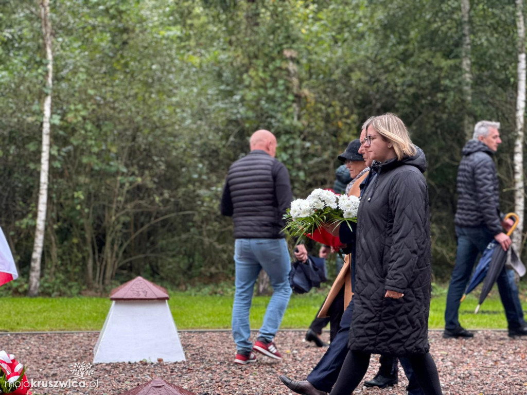 Rożniaty pod Kruszwicą. Upamiętniliśmy ofiary tragicznego października [ZDJĘCIA]