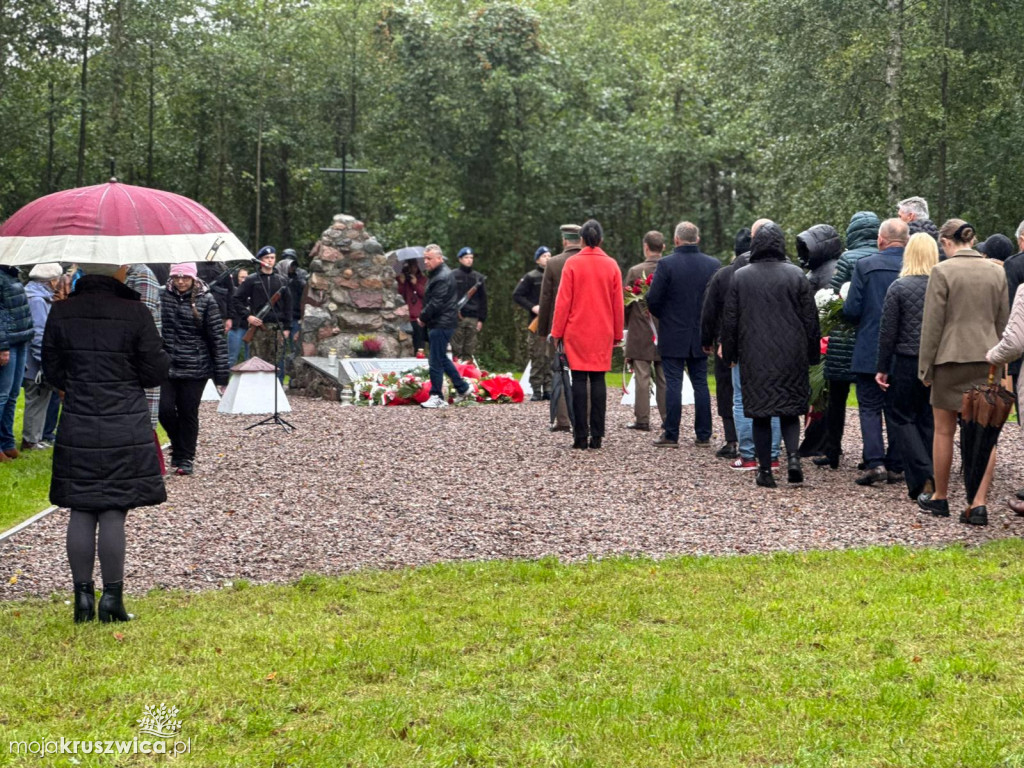 Rożniaty pod Kruszwicą. Upamiętniliśmy ofiary tragicznego października [ZDJĘCIA]