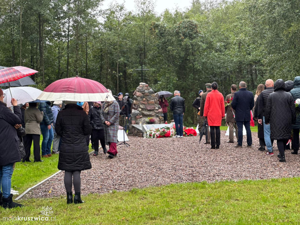 Rożniaty pod Kruszwicą. Upamiętniliśmy ofiary tragicznego października [ZDJĘCIA]