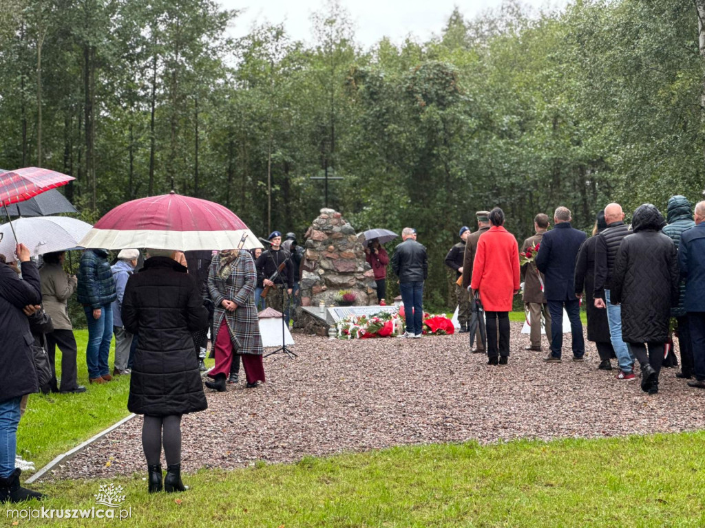 Rożniaty pod Kruszwicą. Upamiętniliśmy ofiary tragicznego października [ZDJĘCIA]
